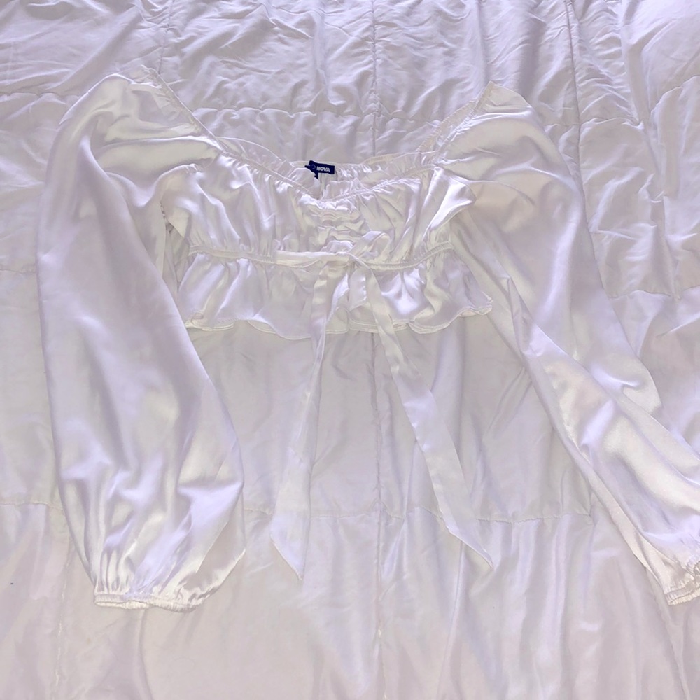 White long balloon sleeve crop top